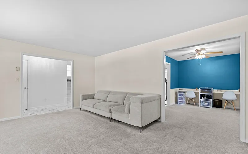 3 bed, 1.5 bath, 2137 sqft, $2,400 — Photo 2