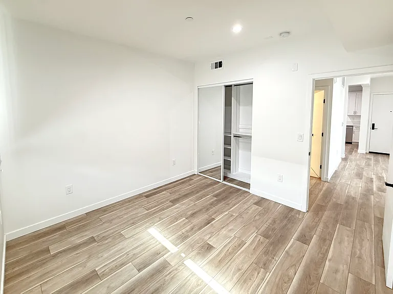 10934 Peach Grove St #201 — Photo 34