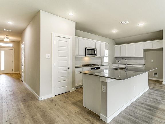 4th image of 5211 Bellhurst Dr