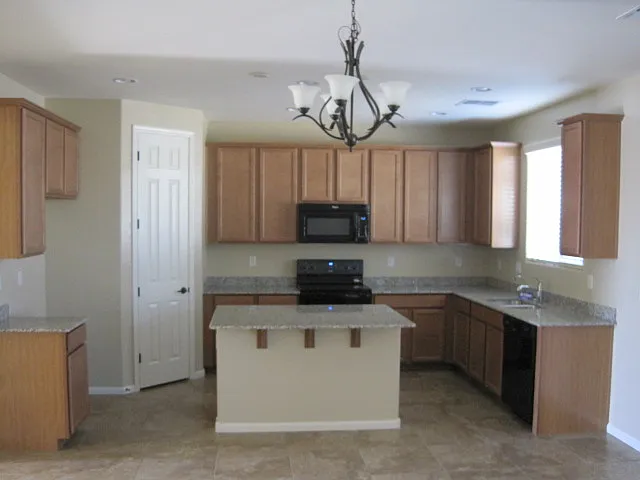 13-041, 16920 W Mohave - 1 — Photo 2