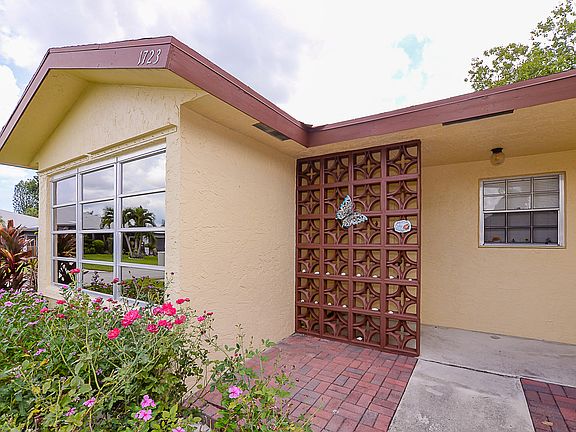 2nd image of 1723 N Dovetail Dr #A