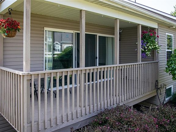 3rd image of 490 Crystal Cv