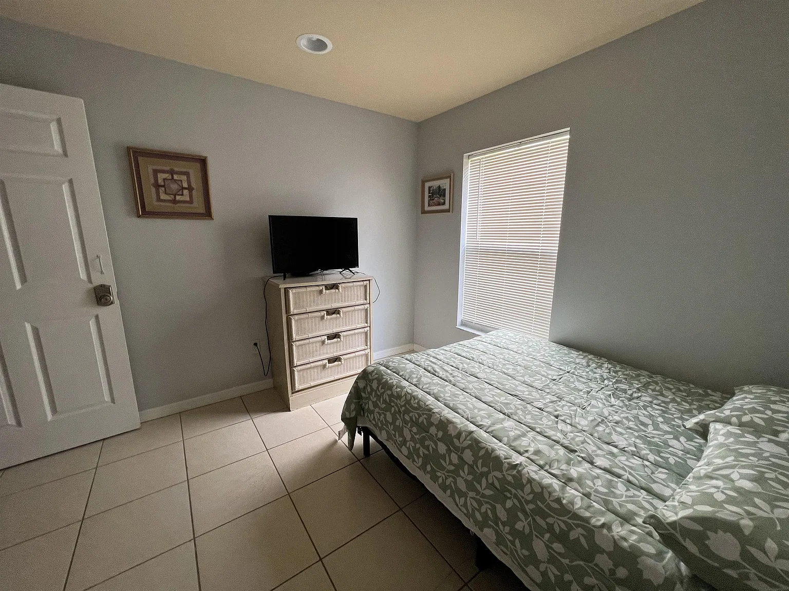 2925 Montclaire Ave — Photo 4