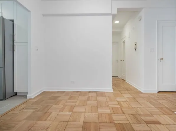 333 West 57th Street image 6 of 20