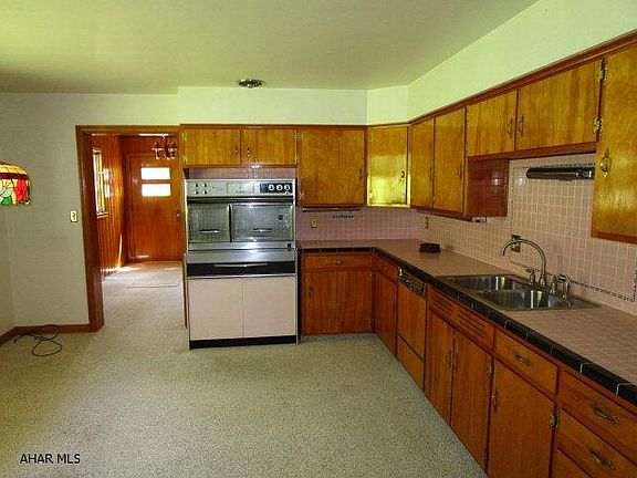 3rd image of 133 Highland Dr