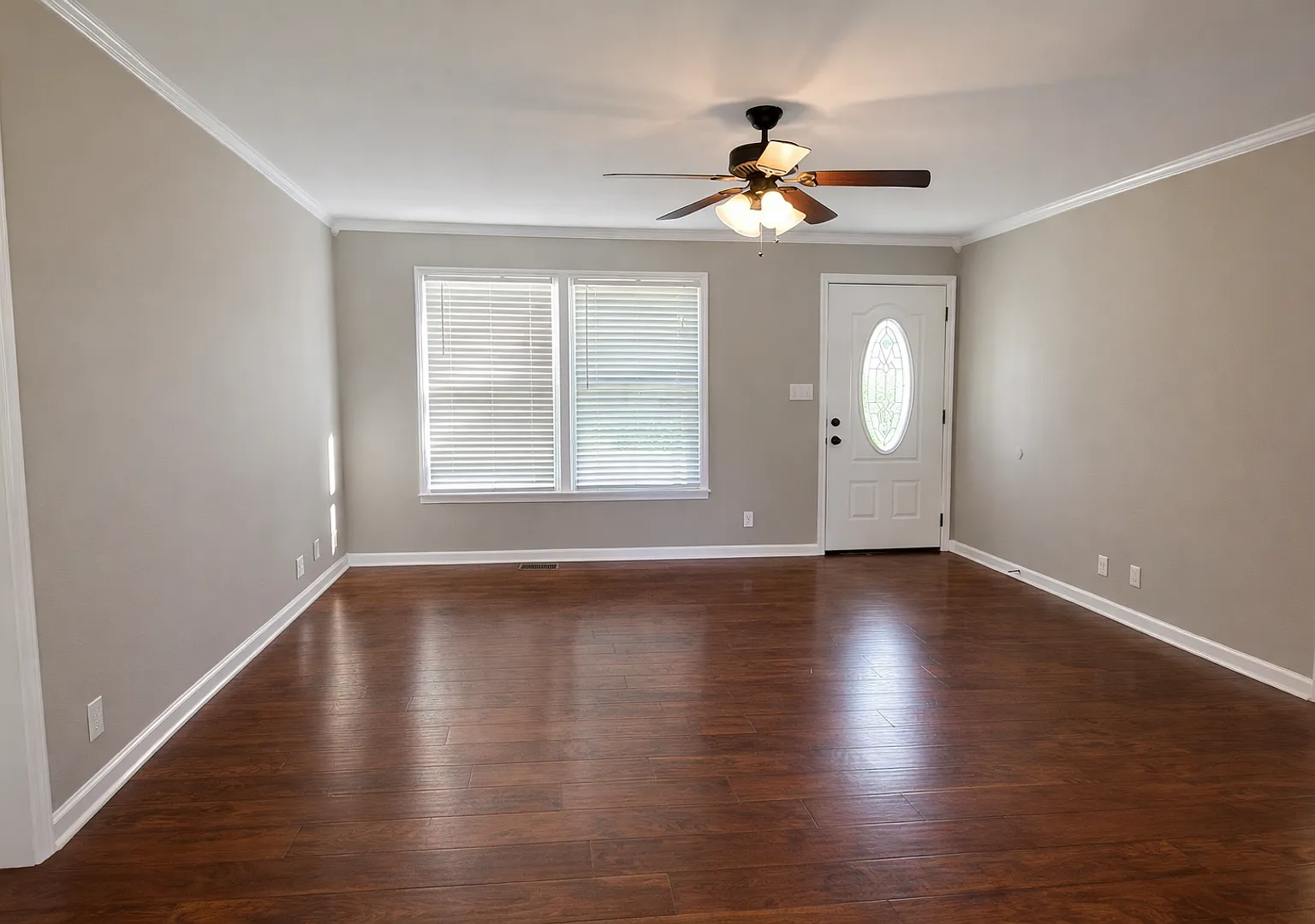 $1500 3 Bedroom 2 Bath Modern Brick Home! — Photo 4