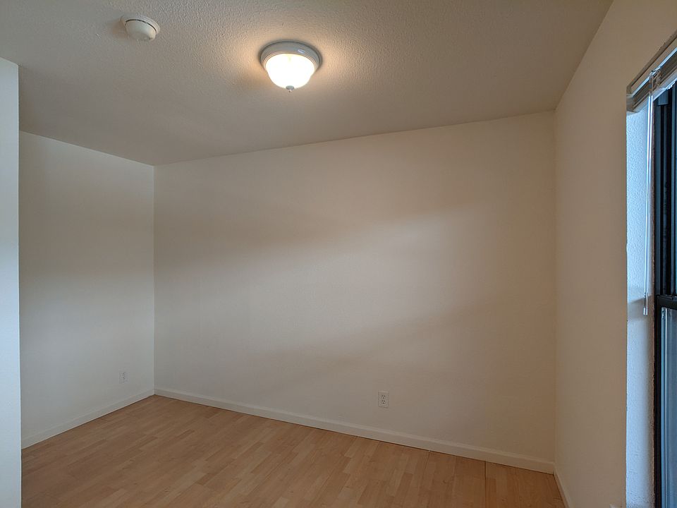 Building Photo 5