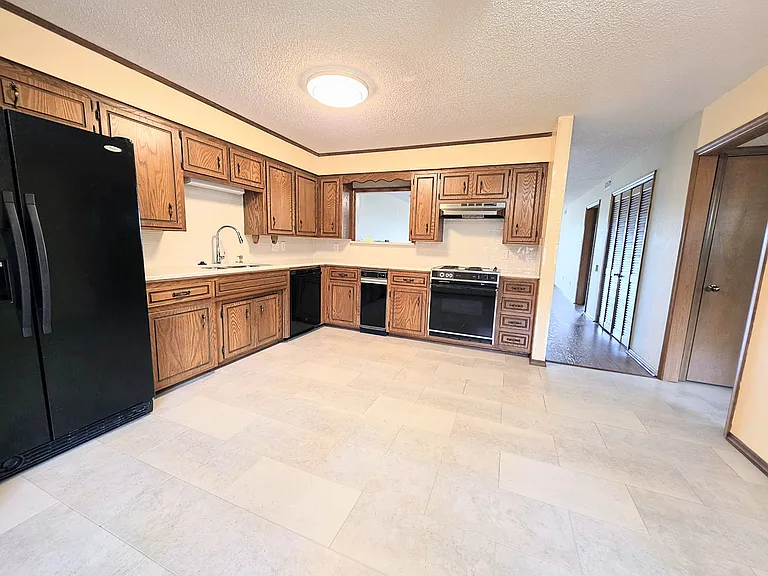 210 Carl Dr #B6 — Photo 4