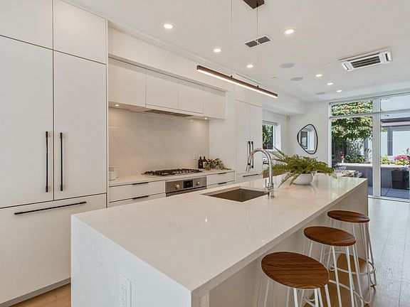 5th image of 649 E 3rd St #125