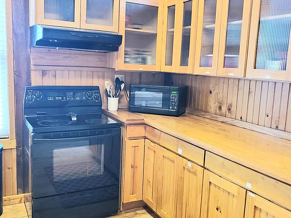 4th image of 116 2nd St APT 3