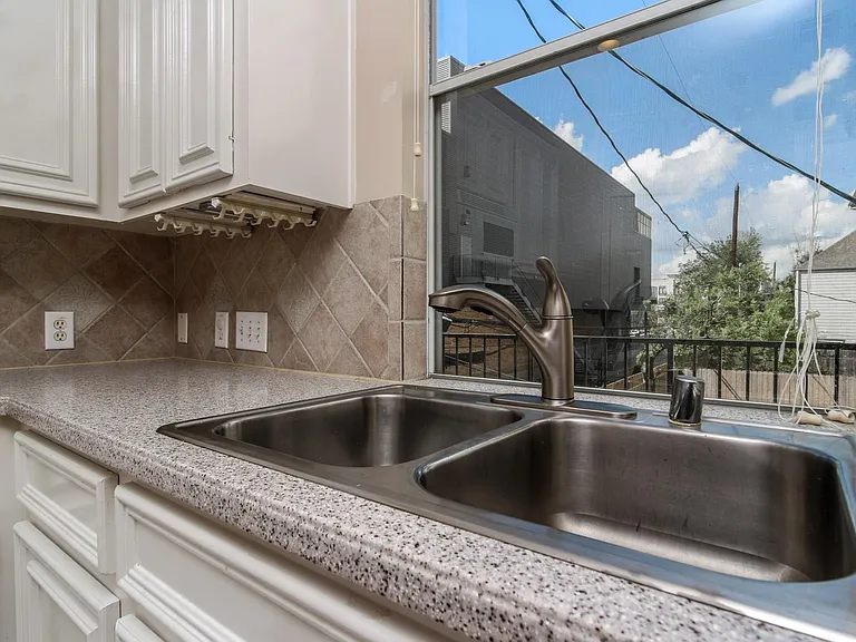 1414 Crocker St — Photo 10