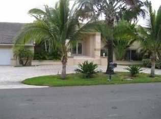 625 Palm Dr, Hallandale Beach, FL 33009