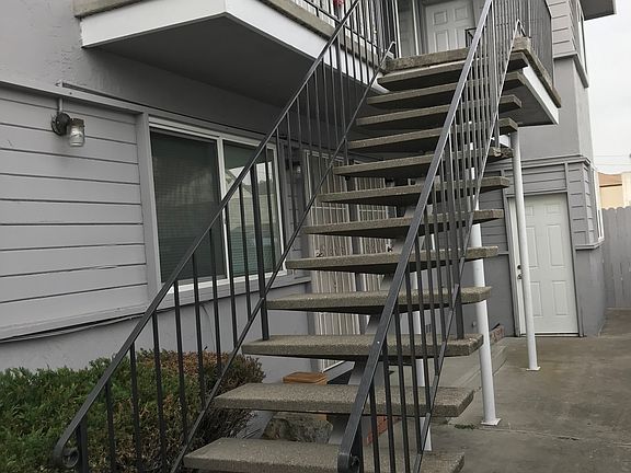 2nd image of 6011 Bayview Ave #6011