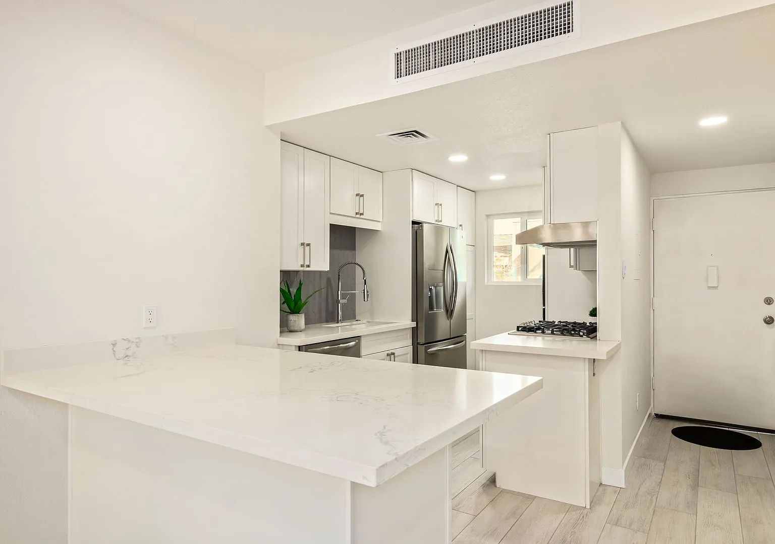 Luxury Condo | Coming soon | 1bed/1bath Scottsdale | First month FREE — Photo 1