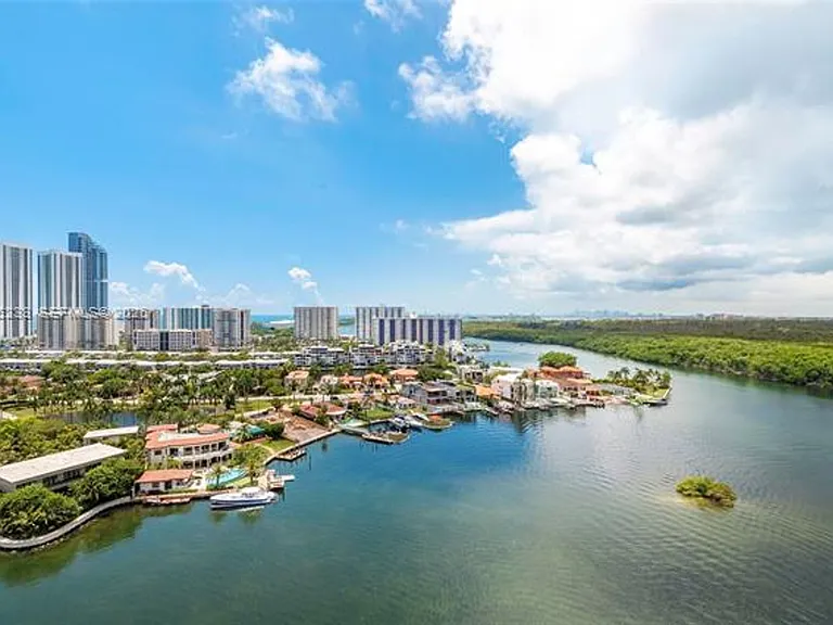 400 Sunny Isles Blvd #1708 — Photo 9