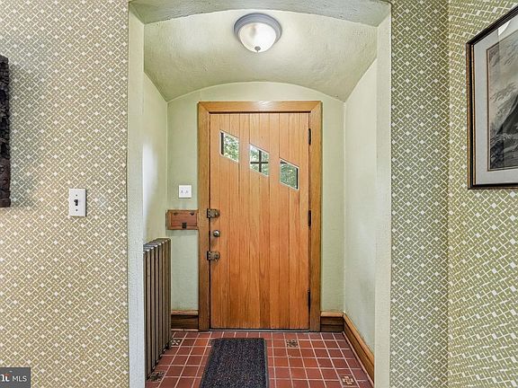 5th image of 664 E Greenman Rd