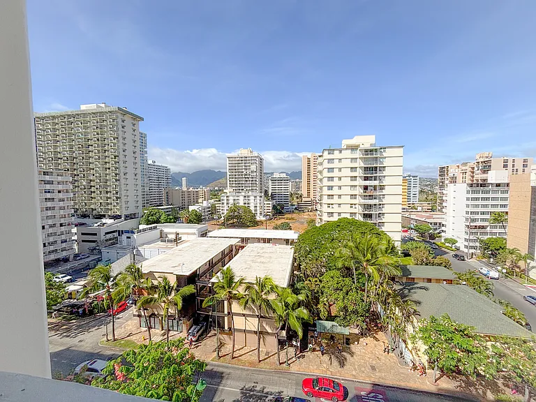 Kuhio Ave — Photo 8