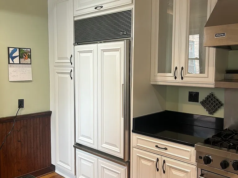 Kitchen refrigerator (built in)