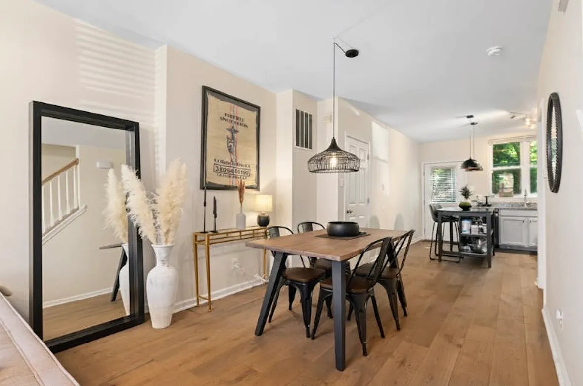 3 bed, 1215 sqft, $2,500 — Photo 4