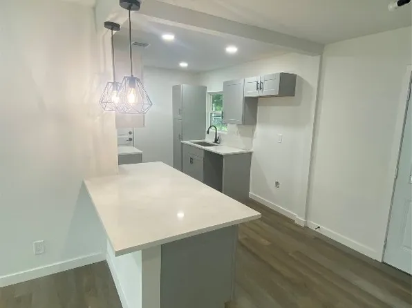 1021 E Morningside Dr, Fort Worth, TX 76104