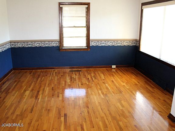 4th image of 1613 Payne Dr