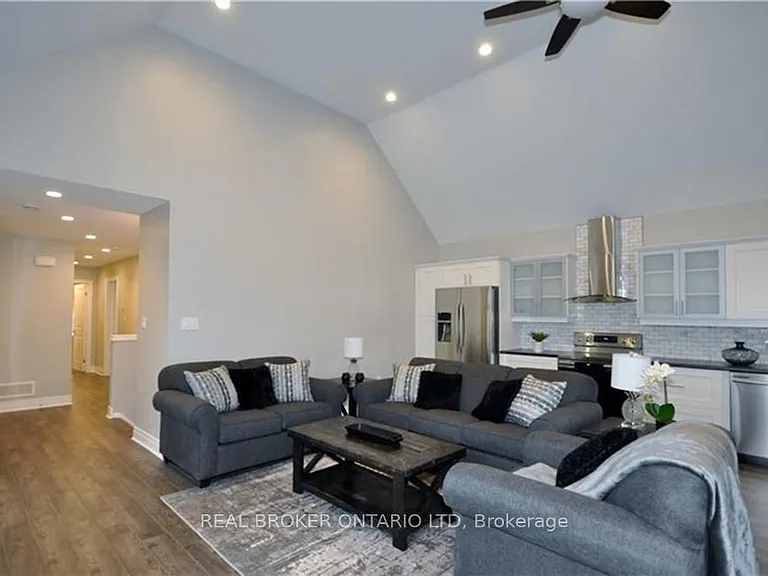 33 Beaconsfield Ave #2 — Photo 2