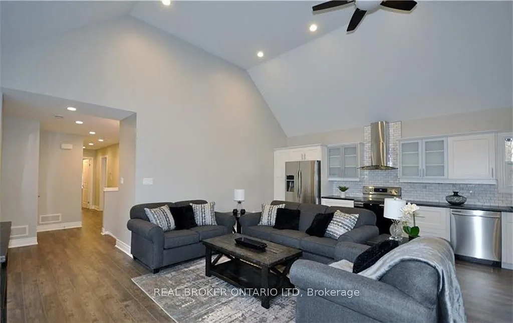 Building Photo - 33 Beaconsfield Ave #2