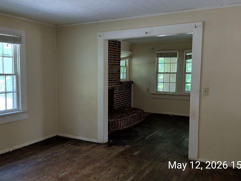 7th image of 2936 E Highland St