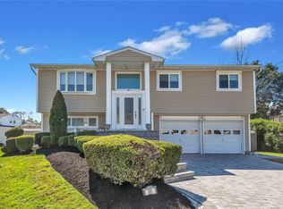 89 Shell St, Massapequa, NY 11758