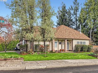 19820 Castleberry Loop, Oregon City, OR 97045