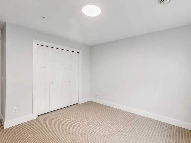 2421 2nd St NE — Photo 37