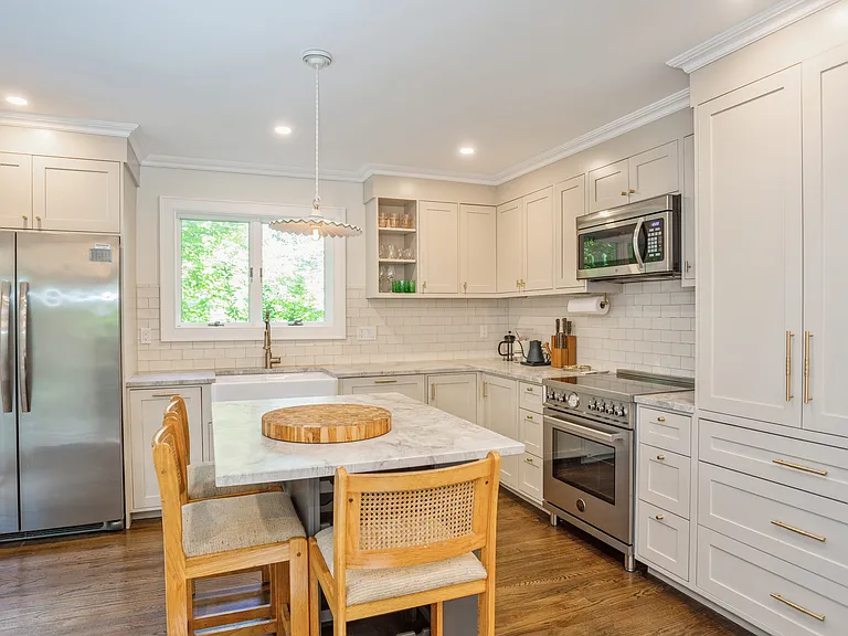 150 Kings Point Rd — Photo 3