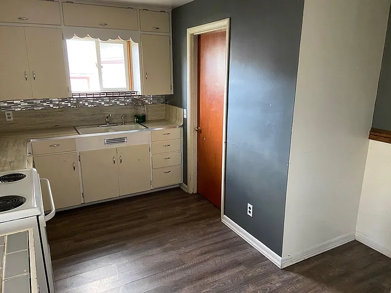 1324 Garrison Ave — Photo 7