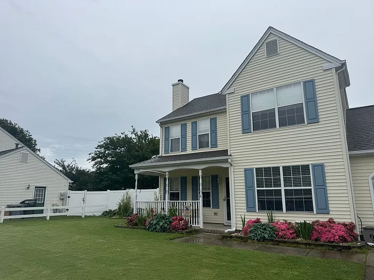 6 Old Pond Ct — Photo 1