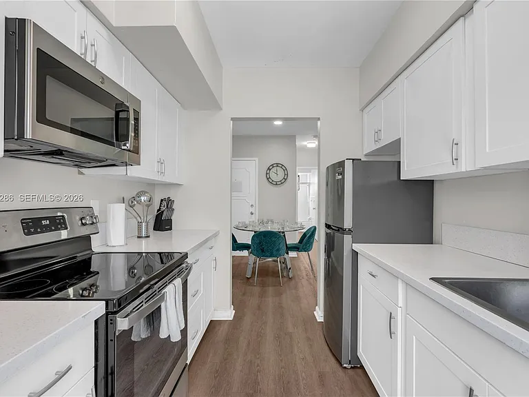 10006 E Bay Harbor Dr #15 — Photo 3