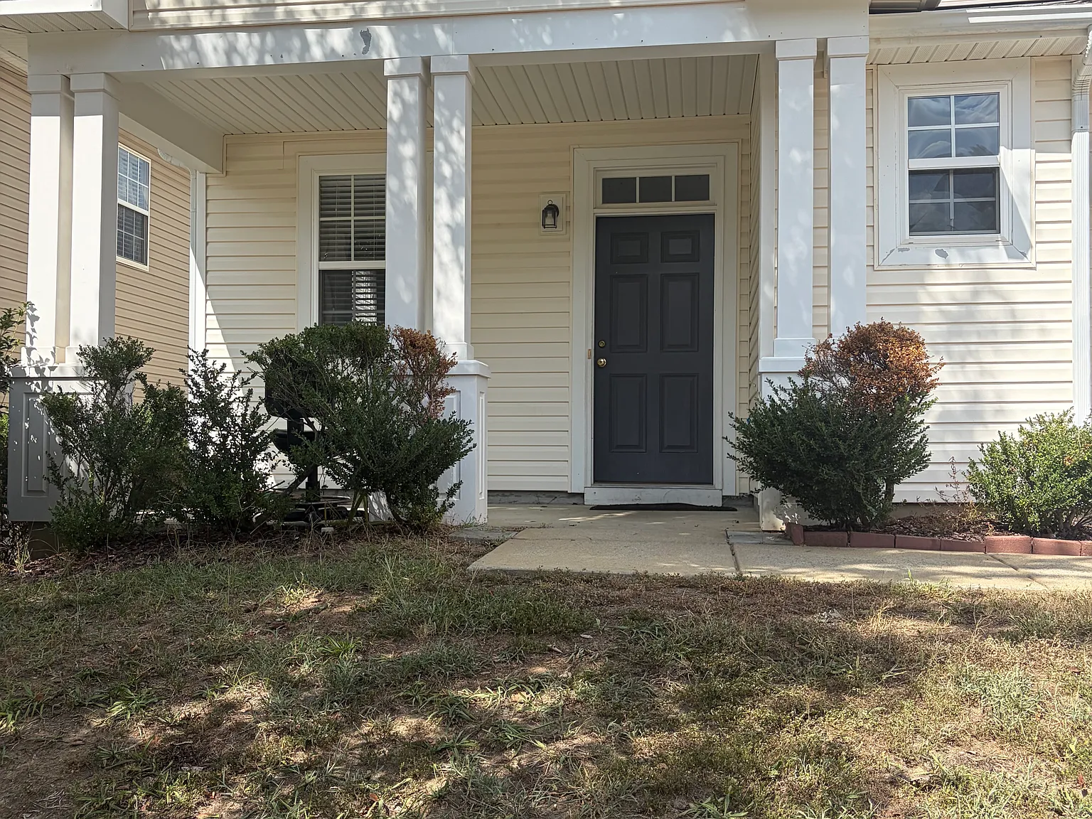 3 bed, 2.5 bath, 2318 sqft, $2,350 — Photo 3