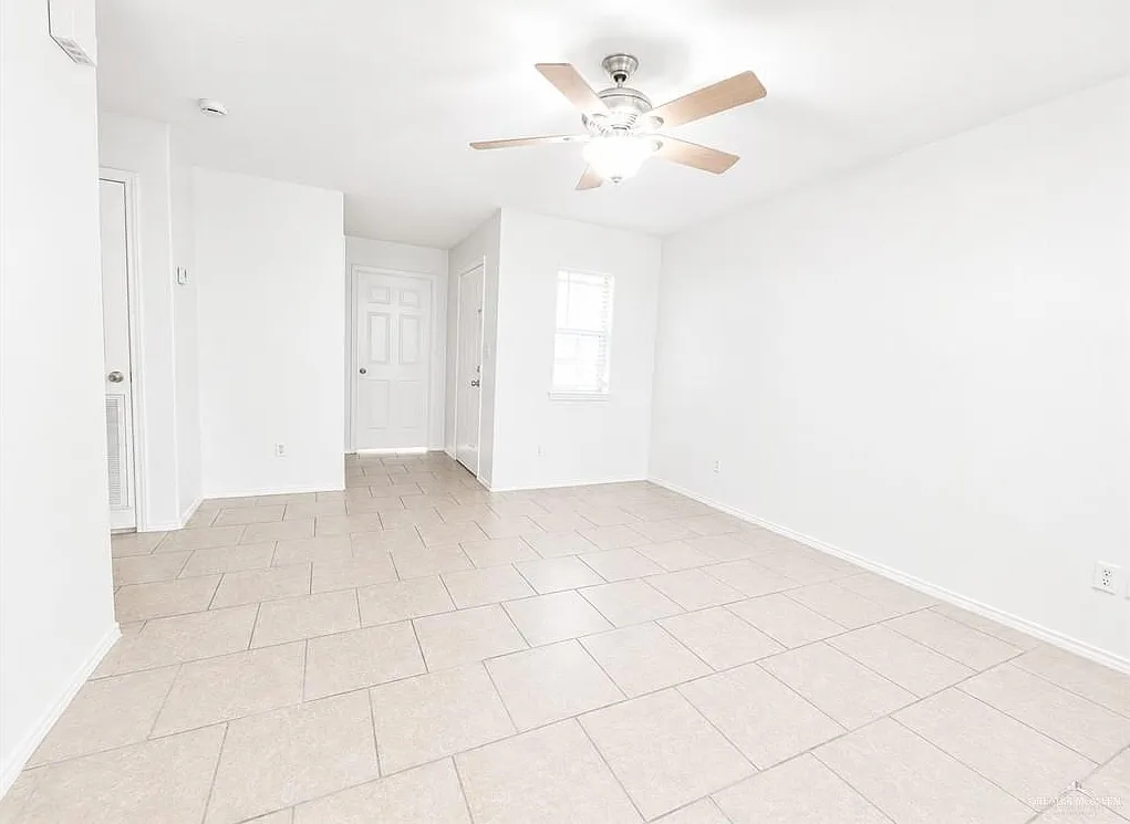 3 bed, 2.0 bath, 1095 sqft, $925 — Photo 4