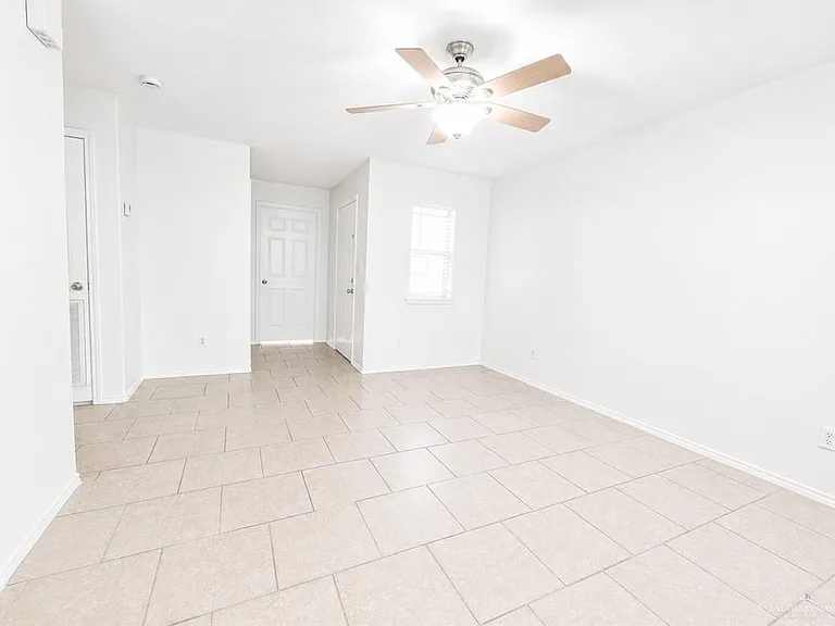 1523 Oasis Ave #4 — Photo 4