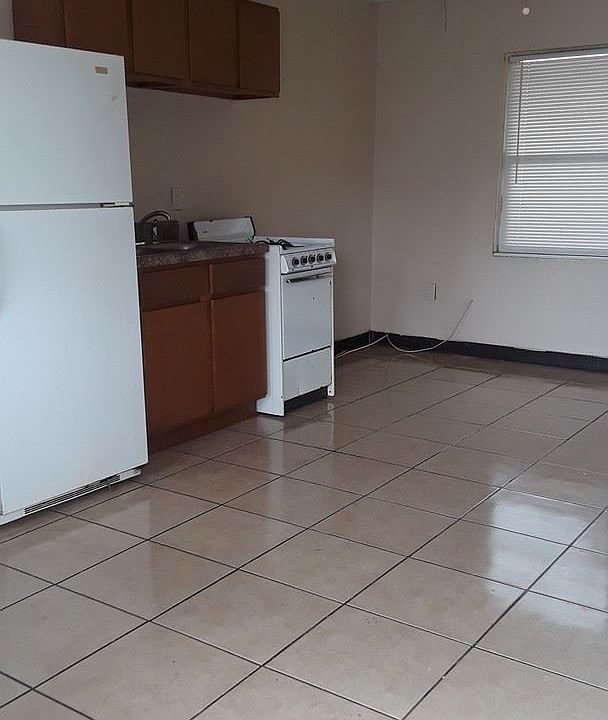 1st image of 510 Silver St APT 4
