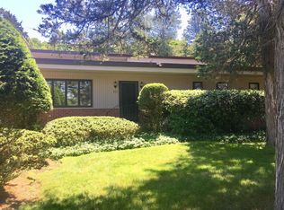 15 Round Hill Rd, Poughkeepsie, NY 12603