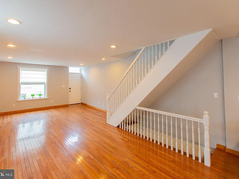 152 Tree St — Photo 3
