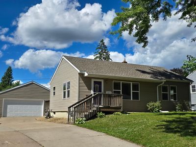 2011 Northwood Dr, North Saint Paul, MN, 55109