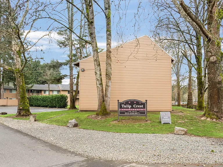 Tulip Crest Apartments — Photo 24