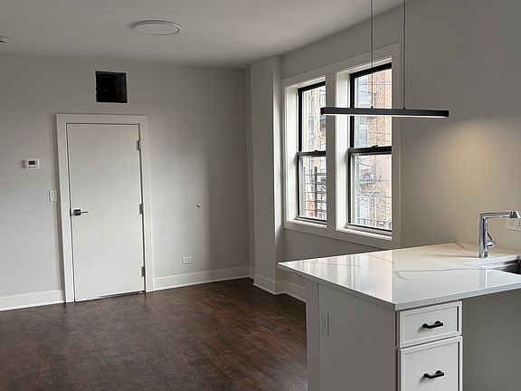4th image of 2313 S Wolcott Ave #2R
