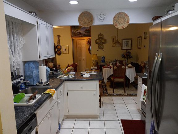 3rd image of 1971 SE FALLON Drive