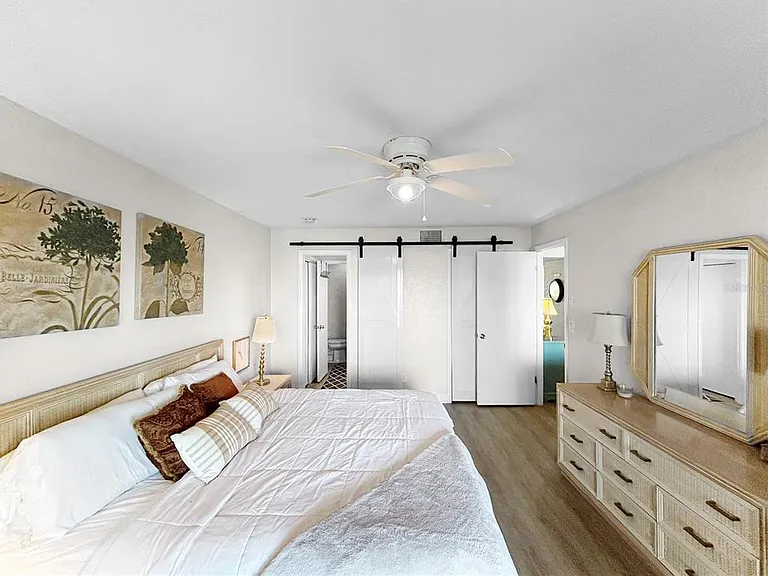 2505 Bay Blvd #1 — Photo 32