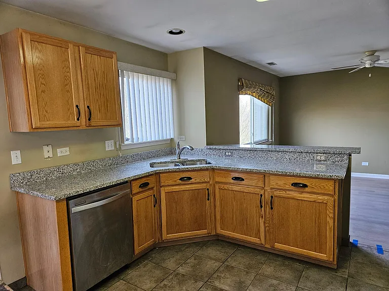 1421 Meadowsedge Ln — Photo 3