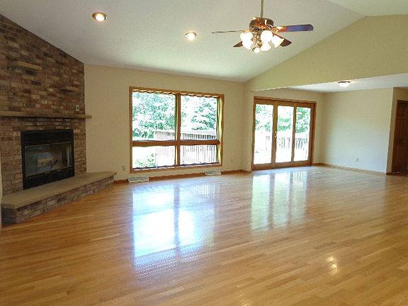 4th image of 1410 Silver Cir