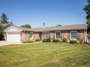 601 Newport Ave, Westmont, IL 60559