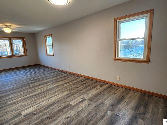 4th image of 537 4th St NE